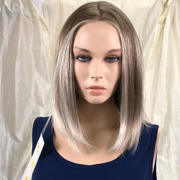 NWT Blond Straight Bob Lace Front Wig Average Size - Picture 2 of 8